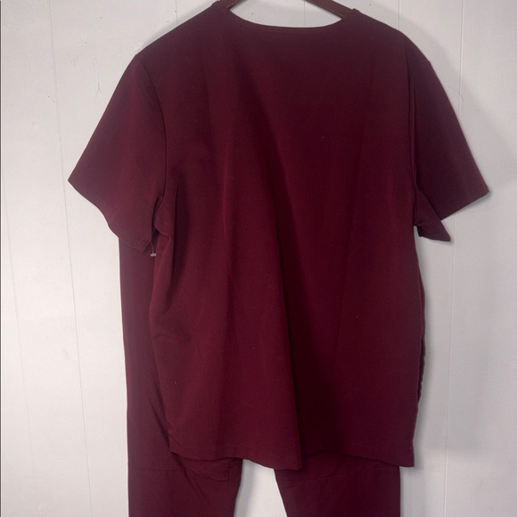 Figs Scrub Set in Burgundy Size Large - Picture 8 of 8